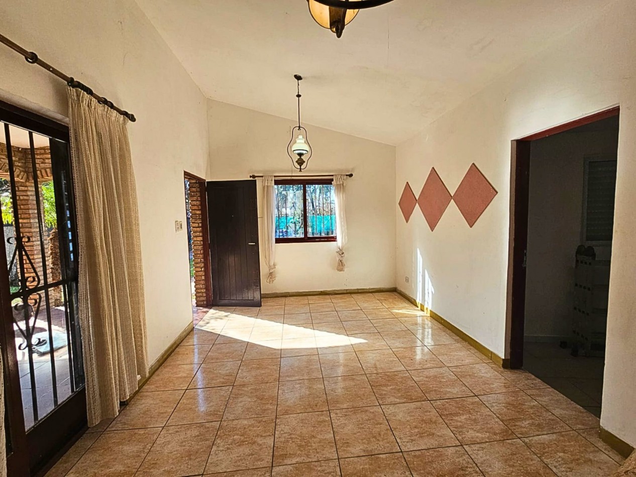 CASA CON PILETA - FUNES
